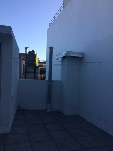 Vendo Apartamento / Ph En Pociotos 1 Dormitorio Mas Azotea