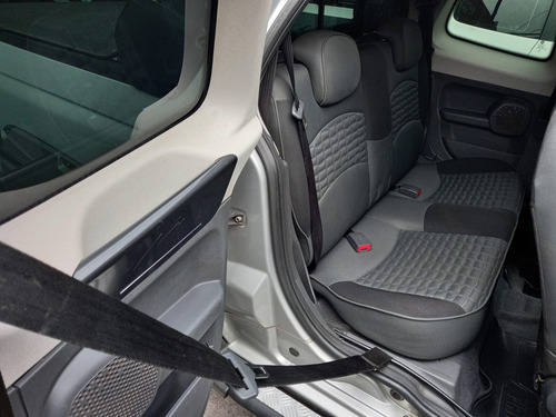 Imagem 9 de 11 de Fiat Strada 2015 1.8 16v Adventure Cab. Dupla Flex 3p