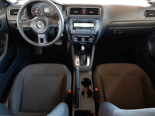 Volkswagen Jetta 2012 4p Style L5/2.5 Aut