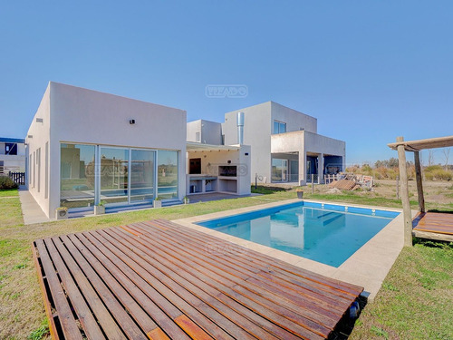 Casa En Venta En Araucarias, Puertos, Escobar