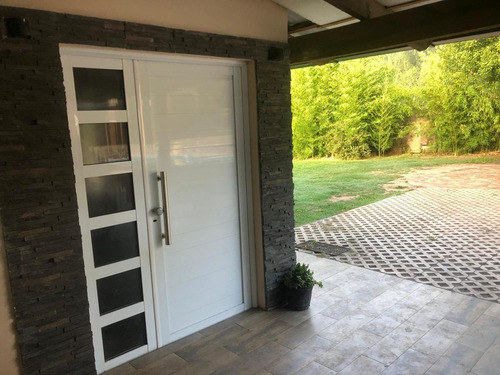Casa En Venta - 5 Dormitorios 4 Baños - 10.062mts2 - San Miguel Del Monte