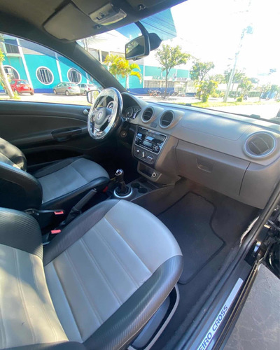 Imagem 6 de 7 de Volkswagen Saveiro Cross Cross Ce Msi