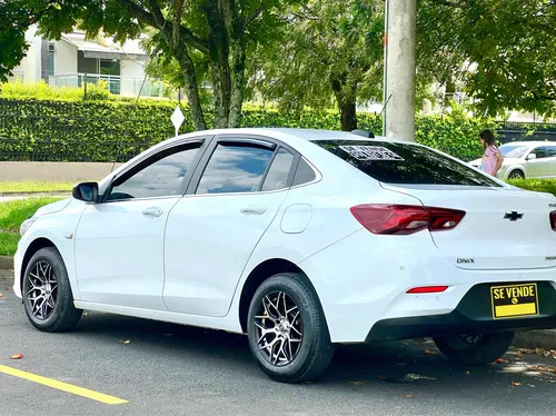 Chevrolet Onix 1.0T Premier Sedan At