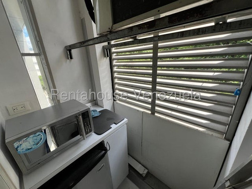 Bella Oficina Totalmente Equipada Y Amoblada En Santa Paula. Mls # 25-23964 Lp