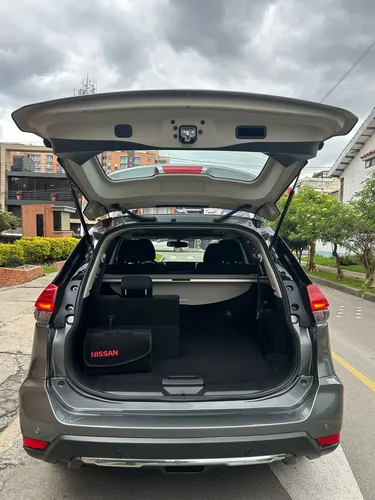 Nissan Xtrail T-32 exclusive 2.5 AT 4x2 7 puestos