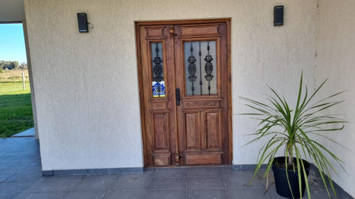 Casa En Venta - 3 Dormitorios 3 Baños - Cocheras - 2.125mts2 - Poblet, La Plata