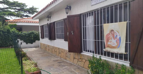 Venta Casa Tres Dormitorios, Dos Baños Las Toscas Usd174.000