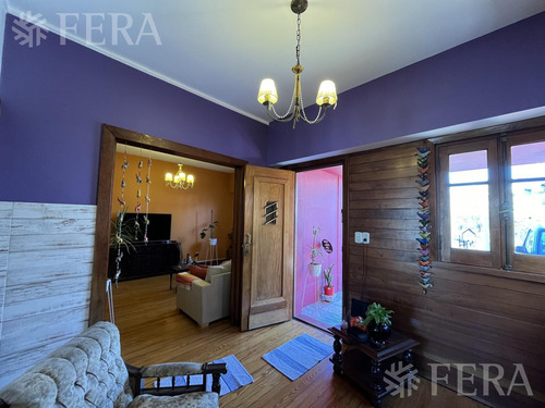 Venta De Casa De 4 Ambientes Con Cochera Y Quincho En Sarandi