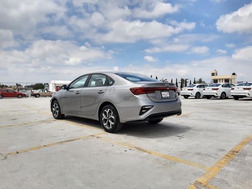 Imagen 5 de 11 de Kia Forte 2021 2.0 Lx 4 P Mt