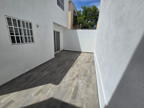 Casa En Fraccionamiento Privado, 3 Recámaras, 2.5 Baños, Doble Cochera, Vigilancia 24/7, Cocina De Cuarzo