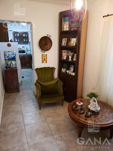Imagen 3 de 21 de Casa De Pasillo De 2 Dormitorios En Barrio Martin - Reciclar