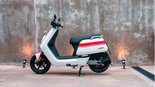 Imagen 1 de 16 de Moto Electrica Scooter Nuuv Ngt Bosch Litio Panasonic