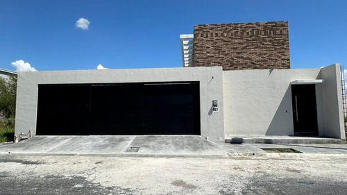 Quinta En Venta En Los Portales, Gral. Zuazua