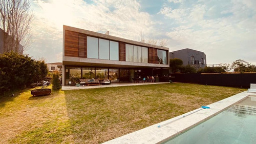 Casa En Venta Cabos Del Lago, Al Agua.