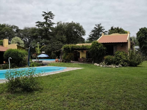 Imagen 1 de 29 de Casa Quinta De Tres Dormitorios, Dos Baños, Quincho, Dos Piletas Y Parque De 2086 M2