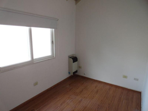 Venta Hermoso Triplex 4 Amb. - Ciudad Evita - Apto Prestamo