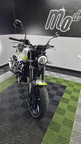 Benelli Leoncino 250cc, Modelo 2023 Color Gris, Único Dueño,