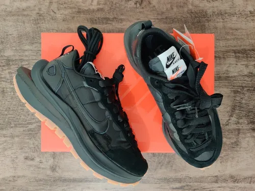 Tênis Sacai X Nike Vaporwaffle Black And Gum Tênis Sacai X Nike Vaporwaffle Black And Gum