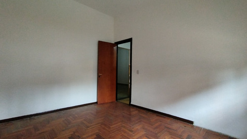 Casa Con Local Propio Al Frente