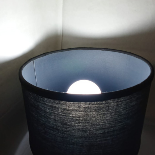 Luminaria De Mesa Hecha De Botella De Vidrio Recicladas Verde Claro Negro