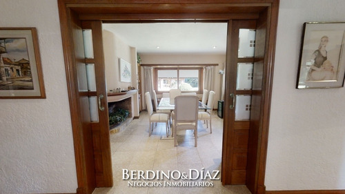 Preciosa Mansión En Exclusivo Barrio Beverly Hills- Ref: 326