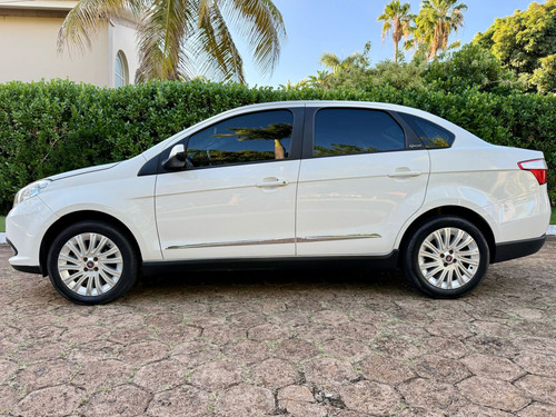 Fiat Grand Siena 1.6 16v Essence Flex 4p
