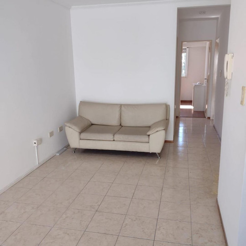 Imagen 2 de 10 de Venta De Departamento De 3 Ambientes En Wilde Centro