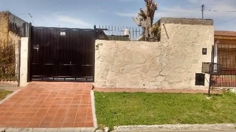 Casa  En Venta Ubicado En Florencio Varela,  G.b.a. Zona Sur