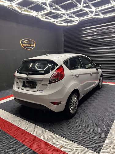Ford Fiesta Kinetic 1.6 Titanium Powershift 120cv