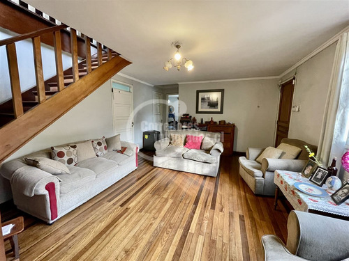 Casa En Venta De 4 Dorm. En Macul