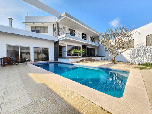 Casa Residencia De 5 Habitaciones Ubicada En Residencial Playas Del Conchal, Riviera Veracruzana, Un Excelente Fraccionamiento Que Te Brinda La Seguridad Y Tranquilidad Que Tu Familia Y TĂș Se Merecen.