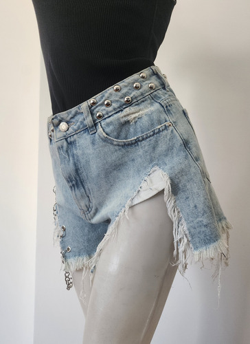 Short Jean Cadenas Y Tachas (Usado)