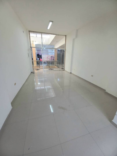 Yz En Venta Oficina/local Av. Lara C.c Imperial