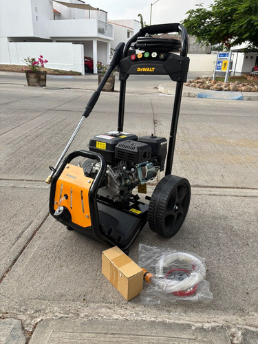 Hidrolavadora A Gasolina Dewalt 4200 Psi Motor Honda Ocre (Usado)