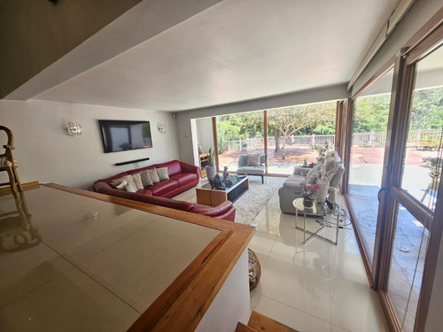 Tejada Con Niveles 4dort+4baños+10estc+bod+gy+piscina+jardin