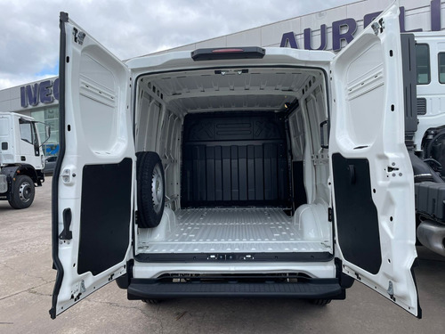 Imagen 6 de 12 de Iveco Daily My 30-130 Furgón 7,3 M3 Okm
