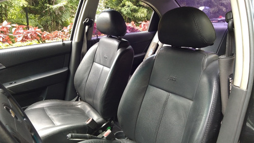 Imagen 9 de 12 de Chevrolet Aveo Lt