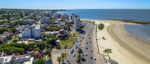 2 Dormitorios , Cocina Definida Con Terraza, 2 Baños, Sobre Rambla