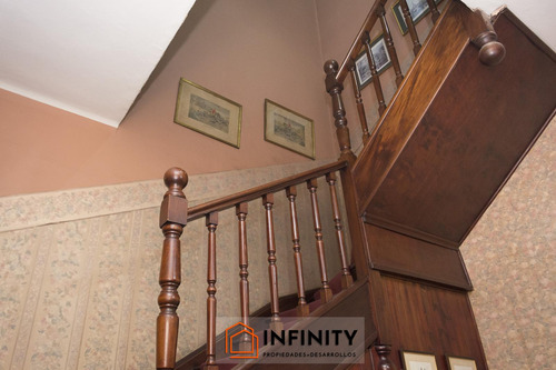 Venta - Ph Sobre Calle Sarmiento (en Planta Alta).