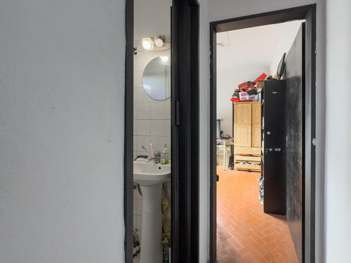 Venta - Casa Tipo Ph - Multifamiliar - 5 Ambientes - Terraza - Taller De Trabajo