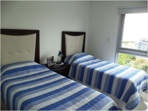 Venta De Apartamento 3 Dormitorios, En Playa Brava