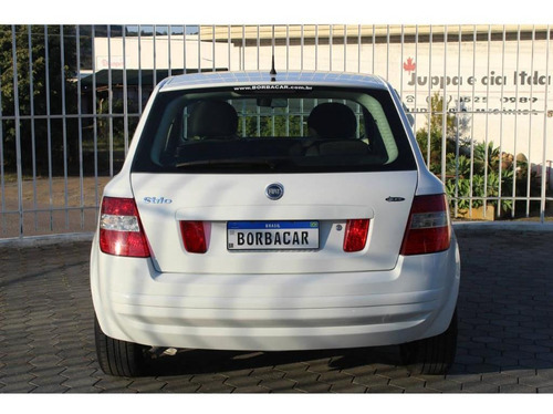 Imagem 10 de 13 de Fiat Stilo Flex
