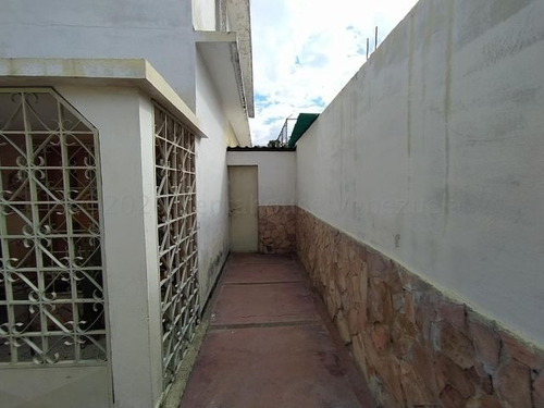 Imagen 25 de 30 de Casa En Venta En El Oeste De Barquisimeto Lara 0.4.2.4.5.9.3.7.5.4.2 Rent-a-house Centro Occidente Código Mls: 22-6232