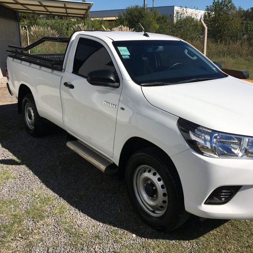 Toyota Hilux Cs Cabina Simple 4x2 + Trailer (opcional)
