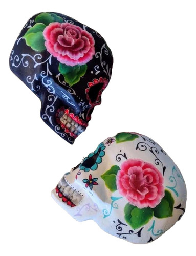 Calavera De Yeso Pintada A Mano Estilo Mexicano Vs. Colores