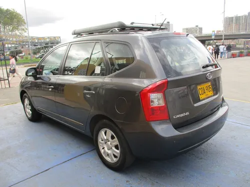 Kia Carens RONDO EX 4X2 2000CC MT AA