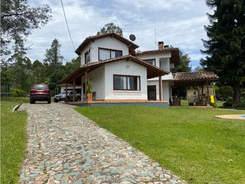 Casa Independiente En Rionegro Con Piscina Y Jacuzzi Para La Venta