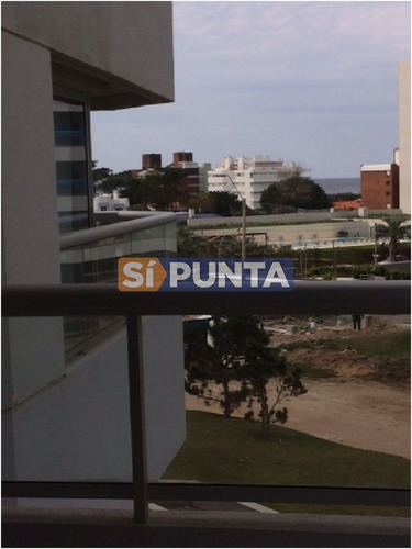Imagen 2 de 24 de Apartamento En Edificio Con Todos Los Servicios