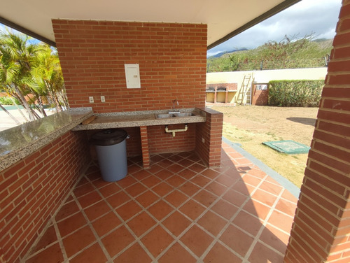 Townhouse Duplex Conjunto Villas Del Valle Margarita