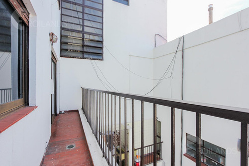 Venta Luminoso 2 Ambientes Con Balcón Corrido En Abasto